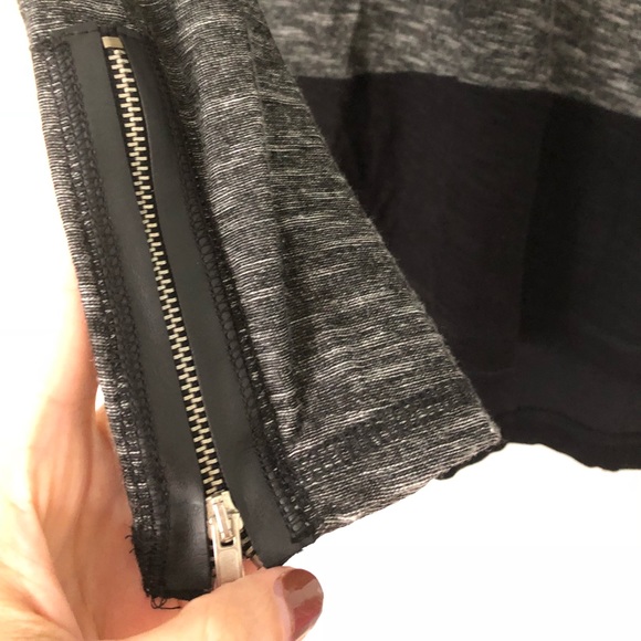 Zara long sleeve top with zippers on sleeves - Picture 4 of 5